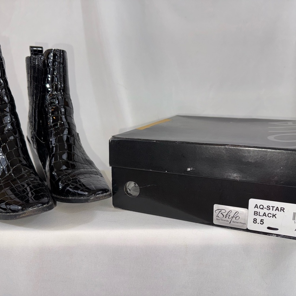 AQ-Star Black Croc-Embossed Ankle Boots
